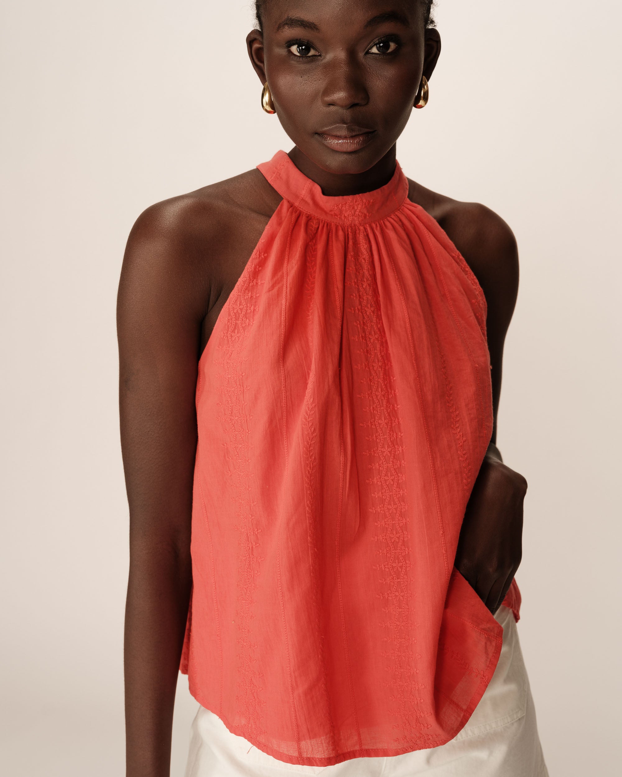 Top col montant brode rouge Poco