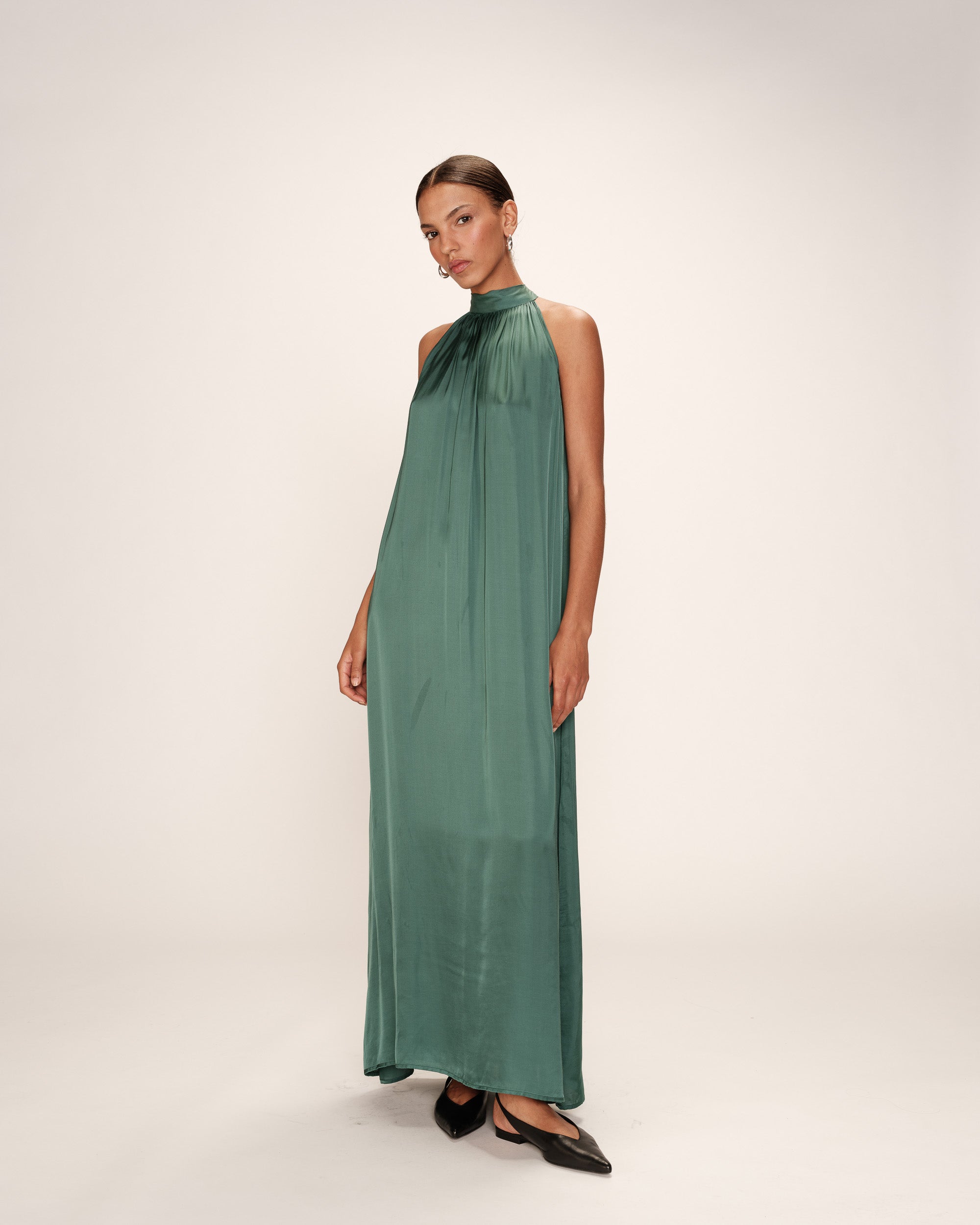 Robe longue en satin emeraude Rose