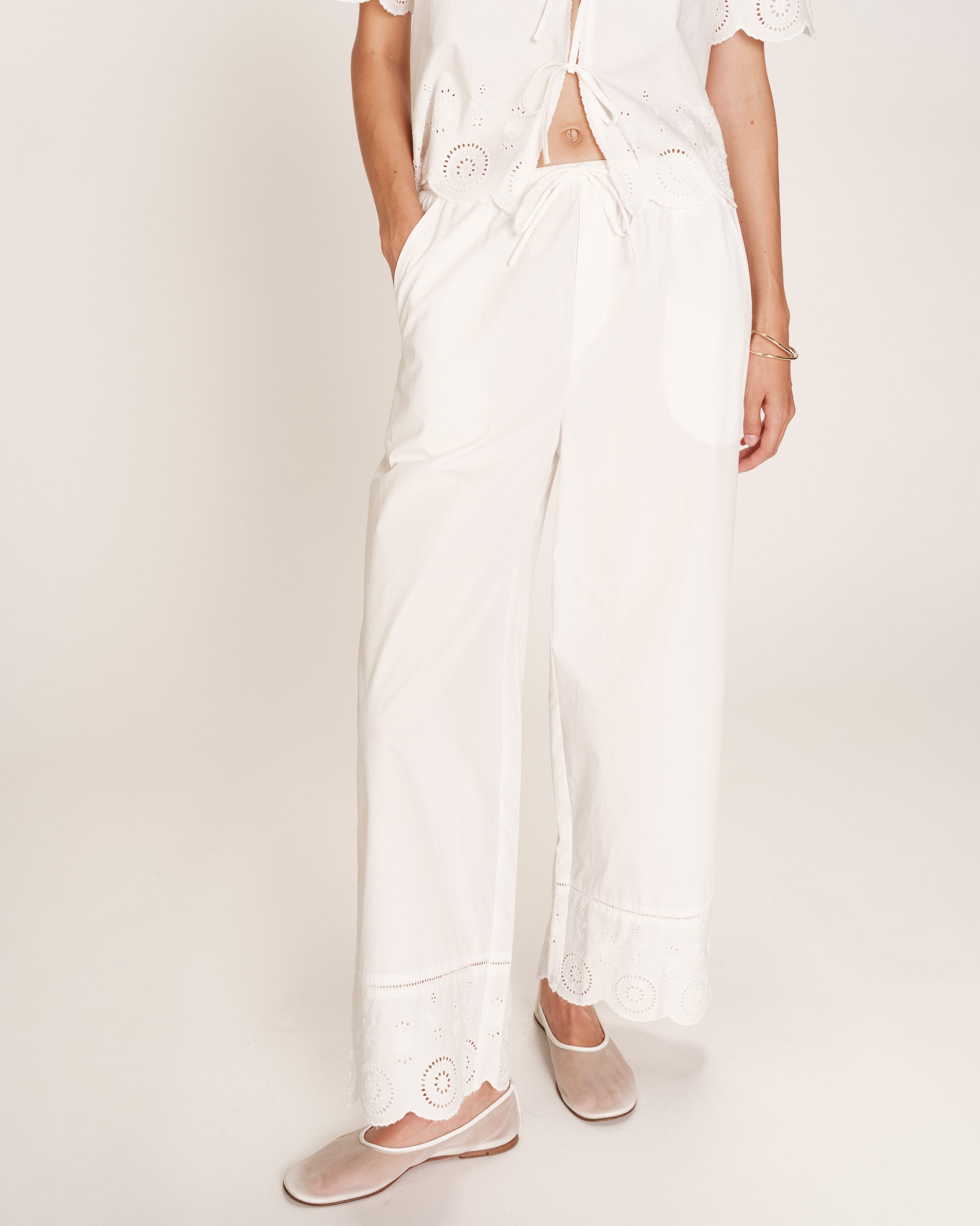 Pantalon a broderie anglaise ecru Renoir