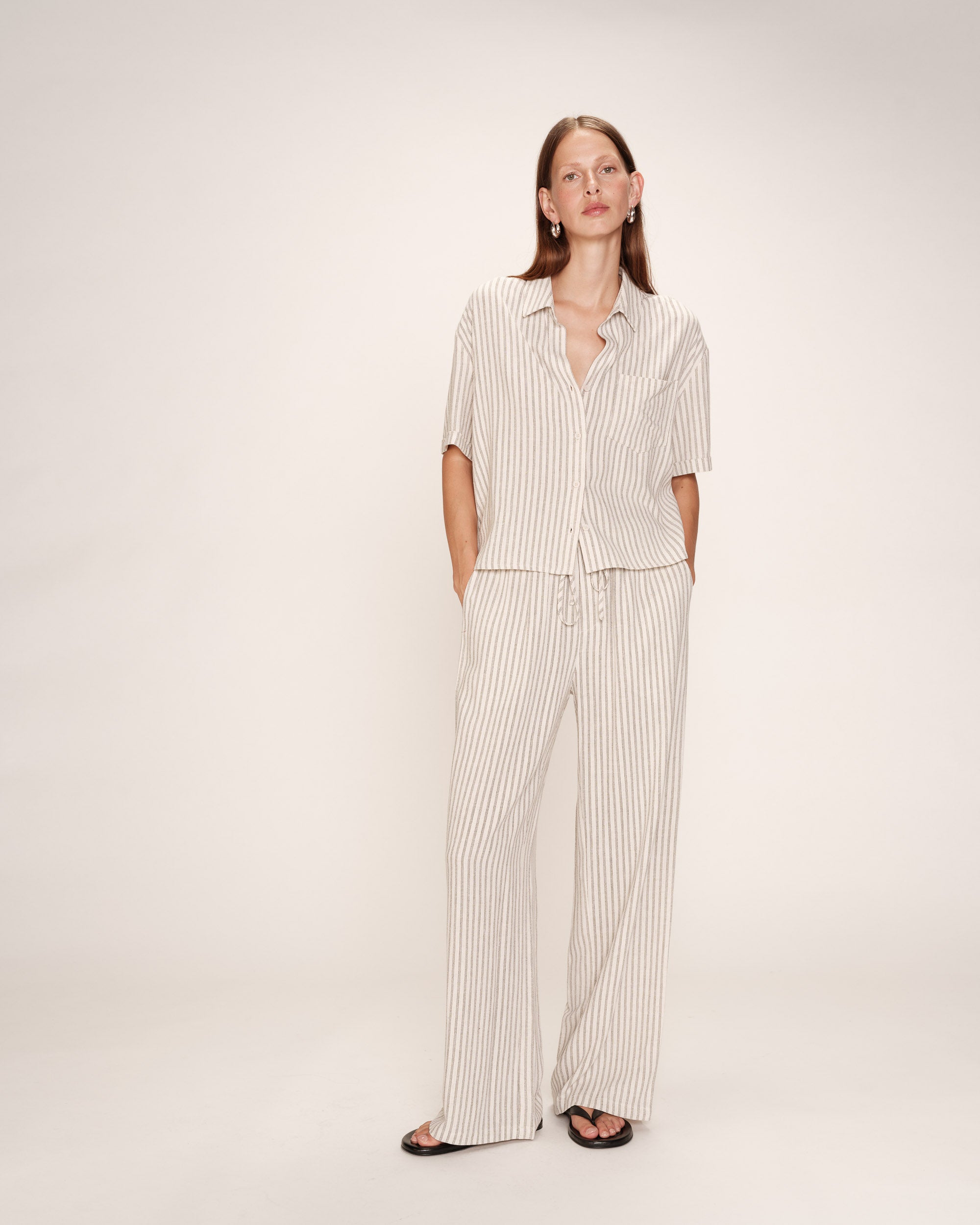 Pantalon raye en lin ecru Raven