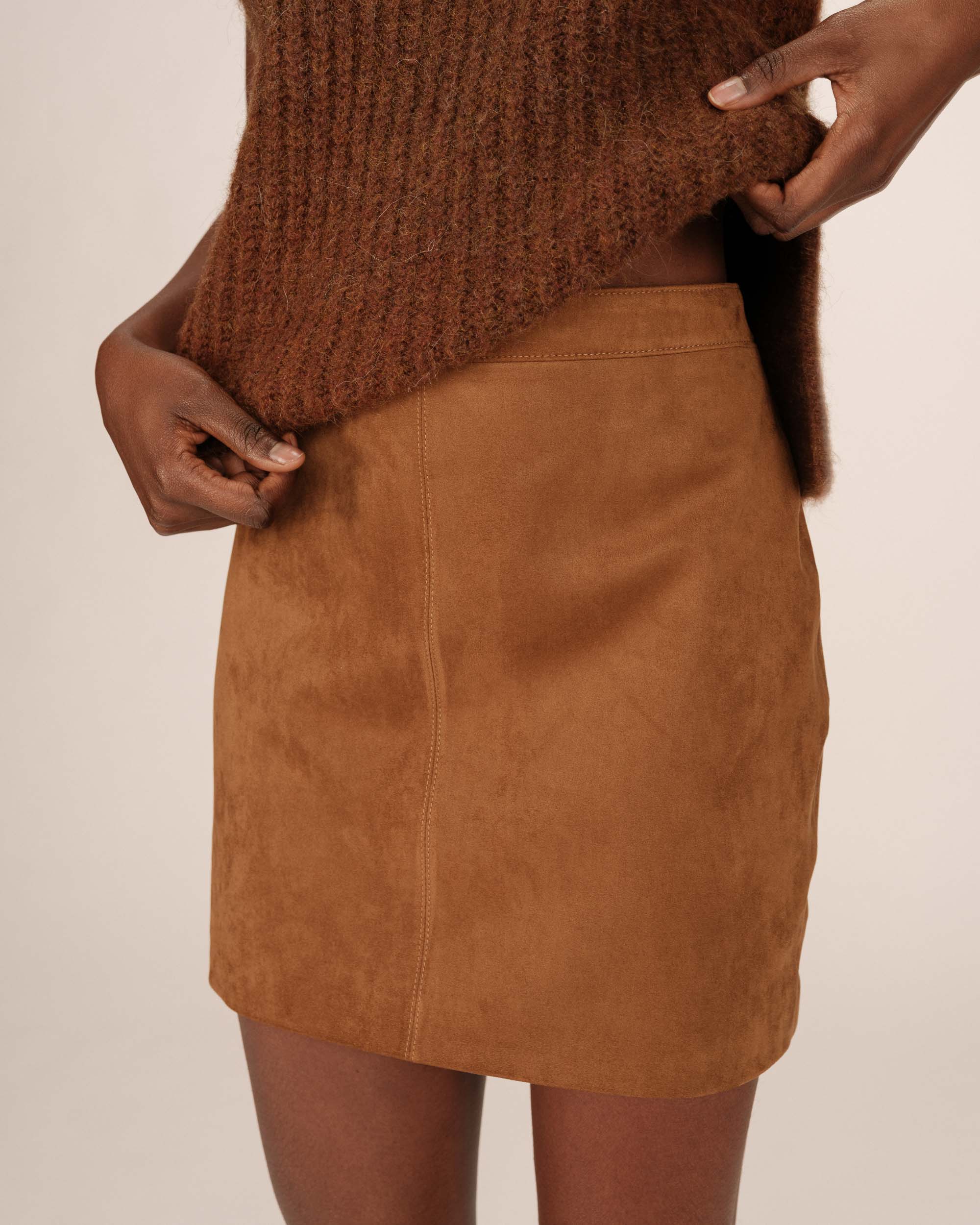 Jupe courte suedine camel Surprenante